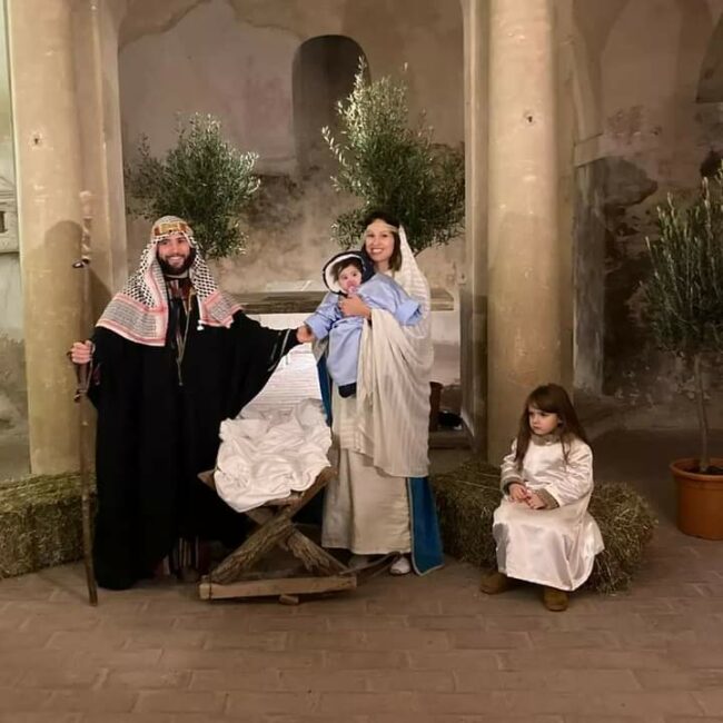 befana-presepe-vivente-san-severino-1-650x650