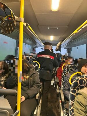 controlli-carabinieri-scuole-cingoli-1-300x400