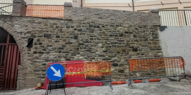 muro-parcheggio-madonna-dei-lumi-2-650x325
