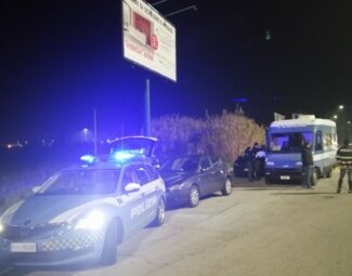 controlli-polizia-stradale-archivio-arkiv-3-e1676905272551-325x255