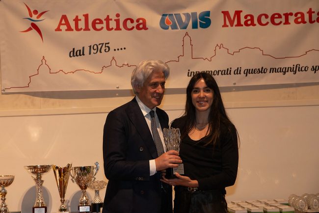 Elisabetta-Vandi-premiata-dal-Sindaco_c