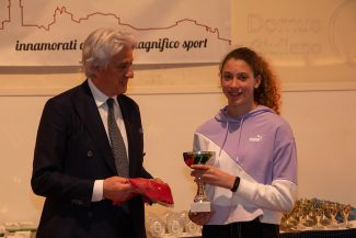 Il-Sindaco-di-Macerata-premia-Beatrice-Stagnaro_c