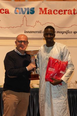 Ndieng-Ndiaga-premiato-da-Riccardo-Sacchi