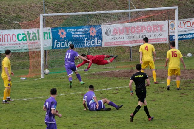 Pier-Marino-Simonetti-Montefano-Atletico-Azzurra-Colli-3-650x433