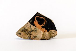 Reperti-archeologici-ritrovati-nel-2001-sotto-la-Piazza-Matteotti-di-Potenza-Picena-da-Antonio-Grassetti-e-Paolo-Onofri.-Foto-di-Sergio-Ceccotti-325x217