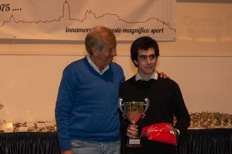 Samuele-Marino-premiato-da-Giovanni-Torresic