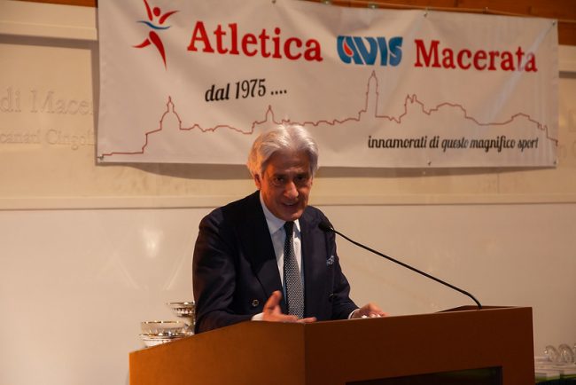 Sandro-Parcaroli-nel-suo-intervento