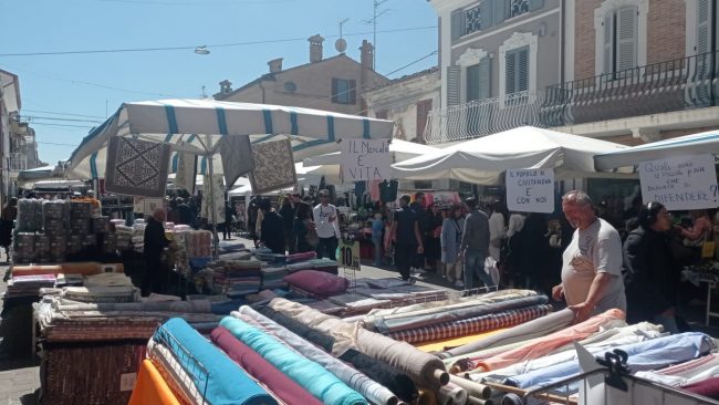 mercato-ambulanti-civitanova-corso-dalmazia-3-650x366