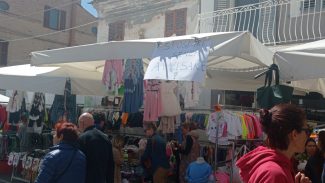 mercato-ambulanti-civitanova-corso-dalmazia-4-325x183