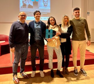 Conferenza-Heroes-1-325x293