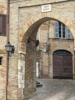 Porta-Roma-1-300x400