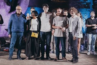 Premiazione-Antonio-Ottaviano-vincitore-delledizione-2022-del-Premio-Urbani-325x217