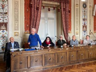 Presentazione-firma-dellaccordo-Comune-di-Recanati-e-sindacati-confederali-per-le-azioni-di-sostegno-2023-1-325x244