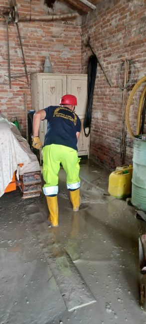 protezione-civile-san-severino-volontari-al-lavoro-conselice2-293x650