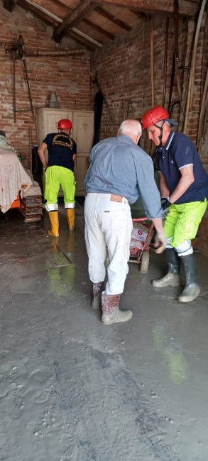 protezione-civile-san-severino-volontari-al-lavoro-conselice3-293x650