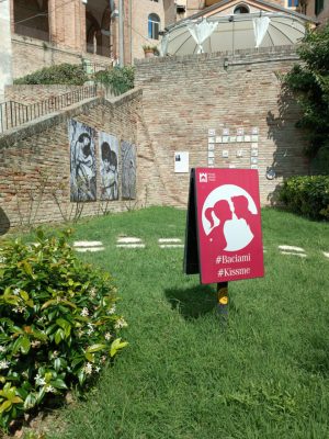 CORINALDO-GIARDINO-INNAMORATI-2-300x400