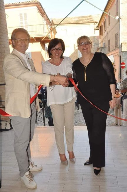 Inaugurazione-mostra-arte-contemporanea-al-CAG-con-Prof.-Finicelli-Sindaco-giampali-e-Assessore-Cesca
