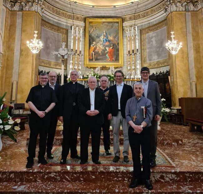 Vescoci-umbri-in-visita-alla-pinacoteca-parrocchiale-e1687852604249-650x620