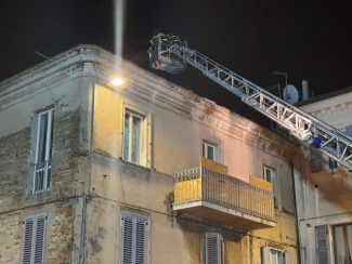 crollo-tetto-recanati-2-325x244