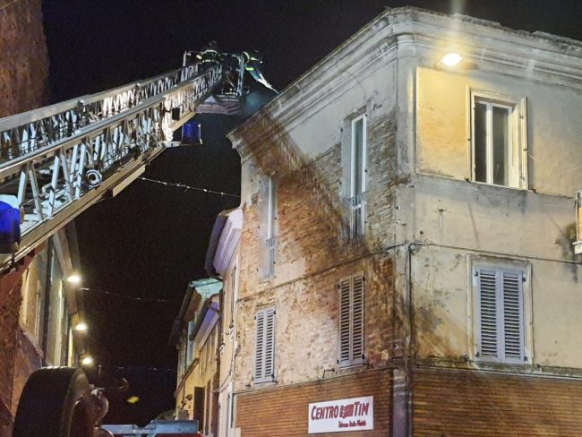 crollo-tetto-recanati-4-650x488
