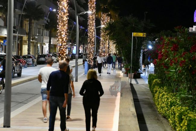 luminarie-lungomare-civitanova-2-650x433
