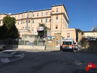 ospedale-salesi-con-ambulanza