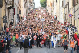 pellegrinaggio-macerata-loreto-2023-arrivo-a-loreto-FDM-13-325x217