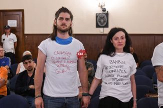 protesta-asili-in-consiglio-comunale-giugno-2023-civitanova-FDM-3-325x216