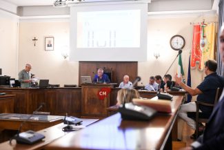 protesta-asili-in-consiglio-comunale-giugno-2023-civitanova-FDM-325x217