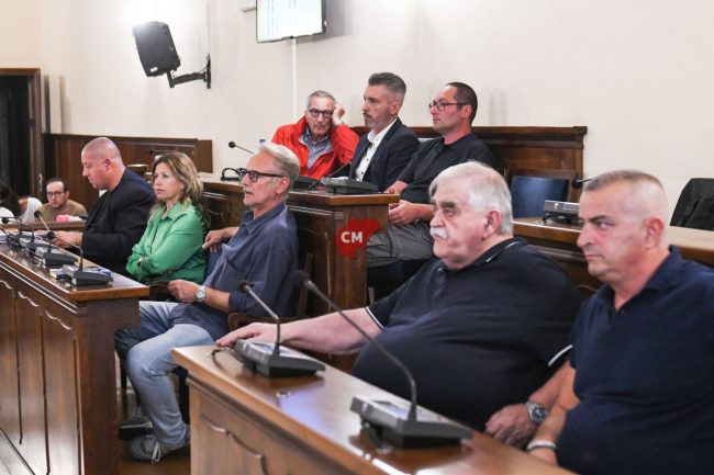 protesta-asili-in-consiglio-comunale-giugno-2023-maggioranza-civitanova-FDM-7-650x433