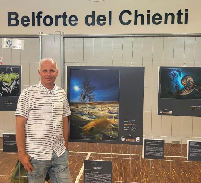 Csaba-Daroczi-vincitore-Asferico-con-sua-foto