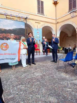 bandiera-arancione-san-severino-2-300x400
