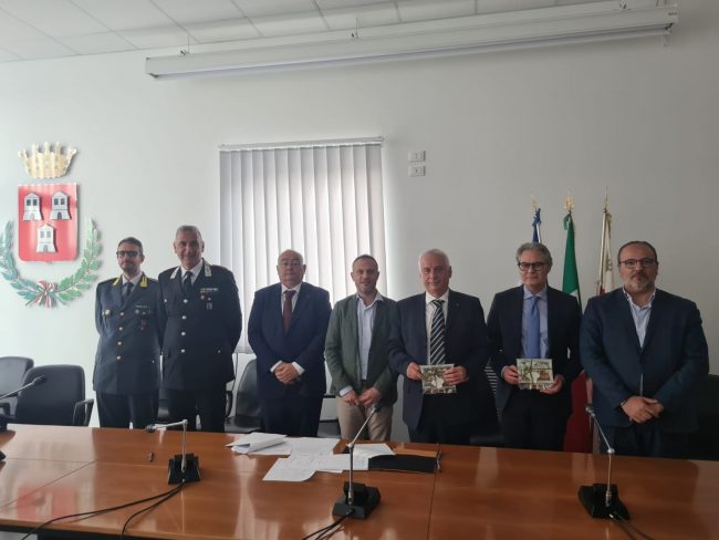 camerino-consegna-chiavi-autorimessa-3-650x488