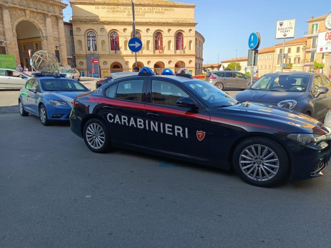 carabinieri-polizia-archivio