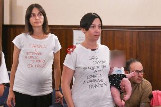 consiglio-comunale-protesta-famiglie-nidi-2-325x217