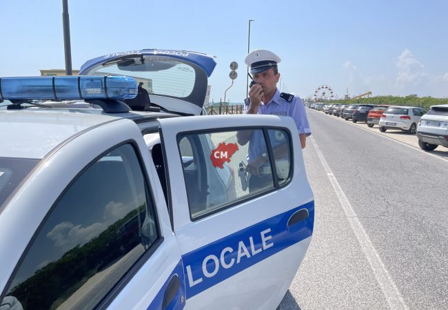 incidente-scontro-frontale-lungomare-scarfiotti-vigili-urbani-scossicci-porto-recanati-FDM-4-650x449