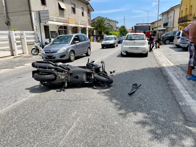 incidente-scooter-auto-santa-maria-apparente-2-650x488