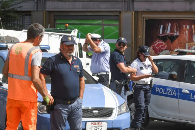 intervento-pulizia-piazzale-stazione-vigili-urbani-polizia-civitanova-FDM-2-650x433