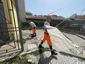 intervento-pulizia-piazzale-stazione-vigili-urbani-polizia-civitanova-FDM-6-325x244