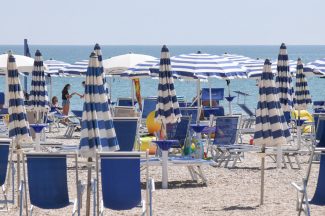 ombrelloni-lungomare-sud-civitanova-FDM-1-325x216