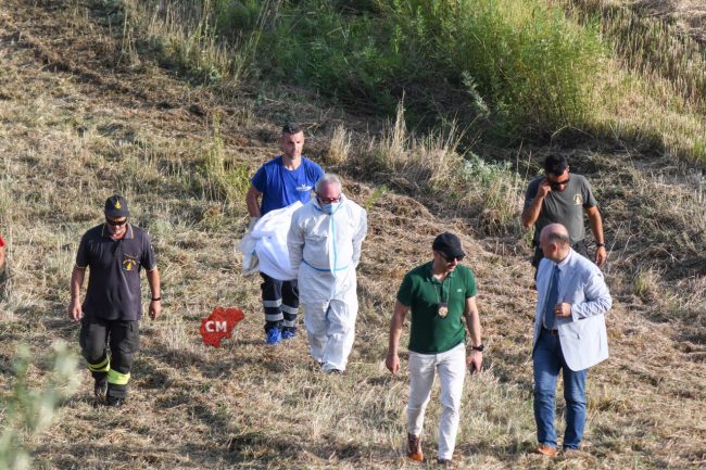 ritrivamento-cadavere-nel-campo-strada-delle-vergini-civitanova-alta-FDM-7-650x433