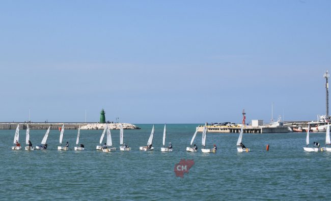 3-palio-dei-pontili-a-vela-gara-ragazzi-area-portuale-civitanova-FDM-1-650x396