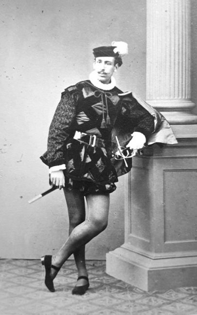 Il-Principe-Marcantonio-Colonna-1844-1912-in-costume-da-Stefano-Colonna-Collezione-A.-Cotticelli-406x650