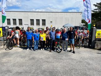 Papa-Elio-GP-GiorgioMare-30072023-partenza-con-campione-lussemburghese-Astolfi-325x244