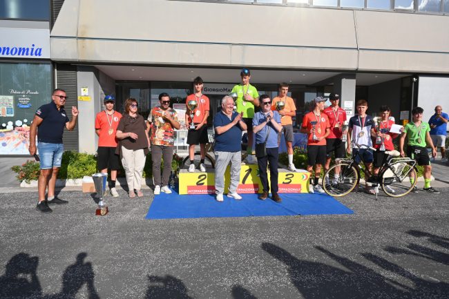 Papa-Elio-GP-GiorgioMare-30072023-premiazione-650x433