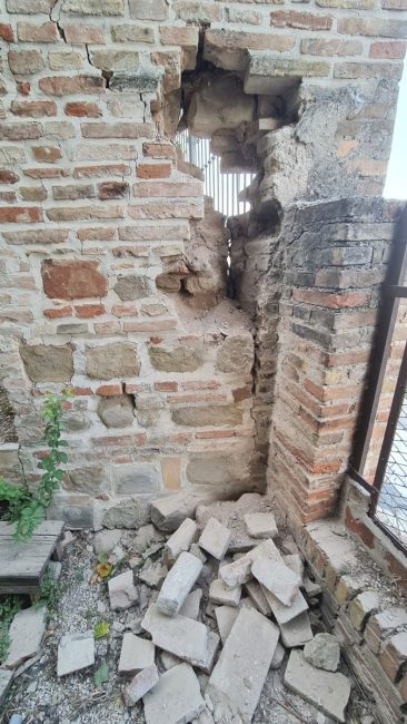 atto-vandalico-muro-s-nicola-1-366x650