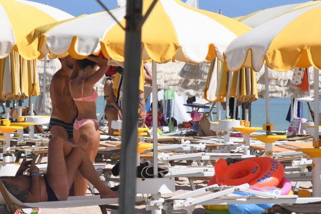 balneari-spiaggia-ombrelloni-porto-potenza-picena-ppp-FDM-5-650x433