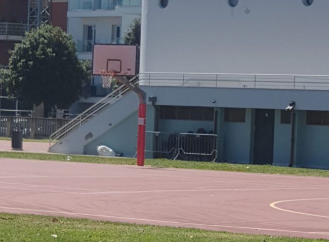 palo-foderato-campo-basket-2-e1691844745666-650x478
