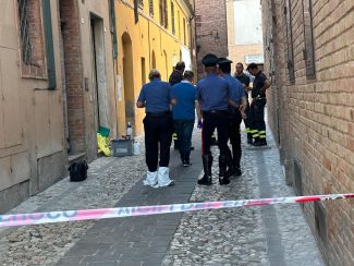 trovato-morto-in-casa-tolentino-via-damiani1-325x244