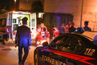 uomo-caduto-dal-terrazzo-carabineri-via-san-callisto-caravario-civitanova-1-325x216
